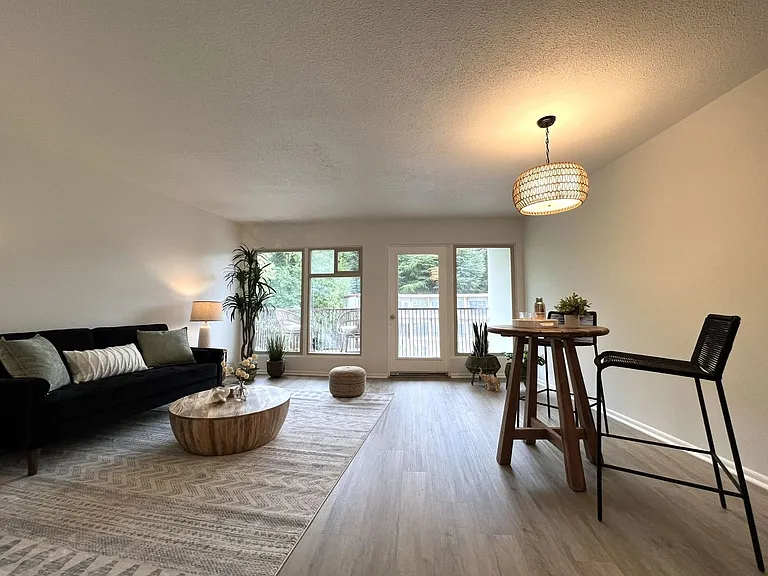 Crescent Apartments — Photo 15
