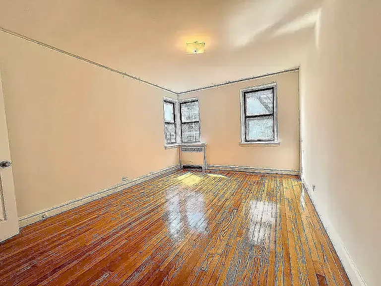 210 W 251st St #1B — Photo 3
