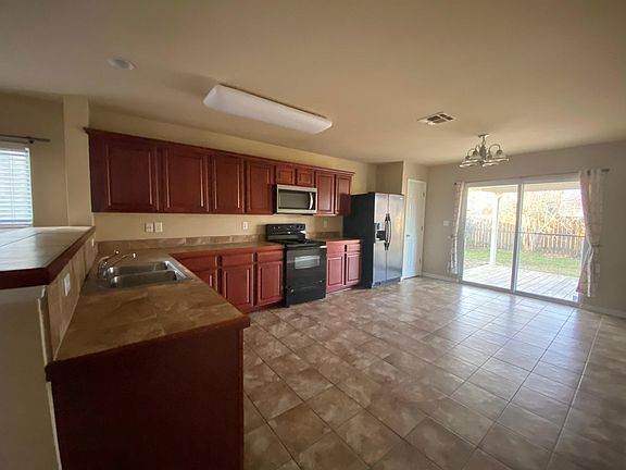 5th image of 13545 Rose Dr