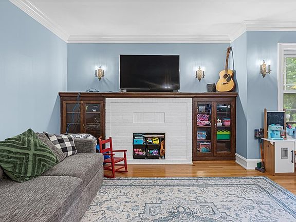 3rd image of 126 N Austin Blvd #2N