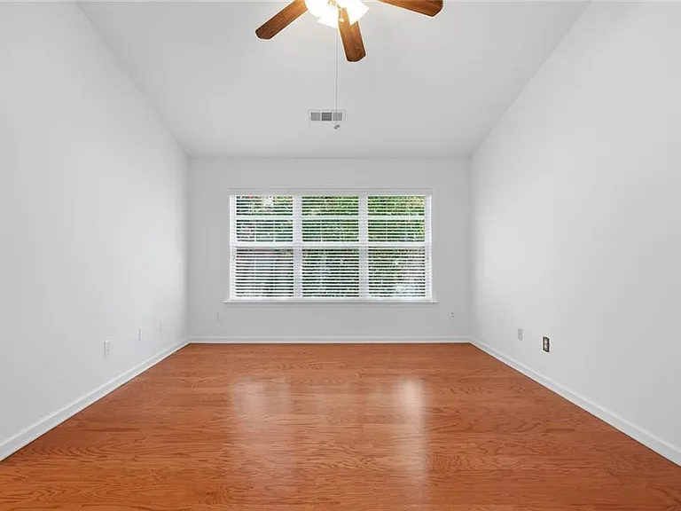 513 Stepney Ct SE — Photo 18