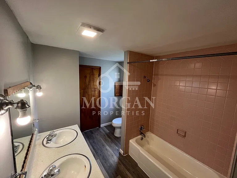 623 W Jefferson St — Photo 5