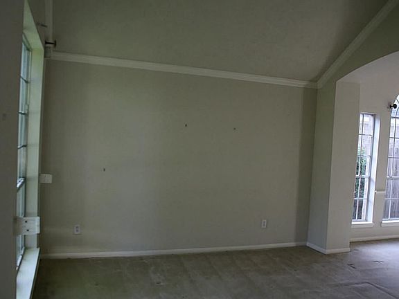 4th image of 3411 Beacon Hill Dr