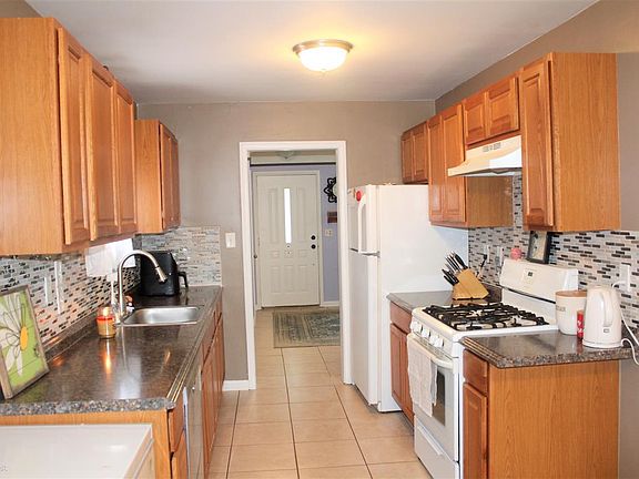 4th image of 24401 Harmon St