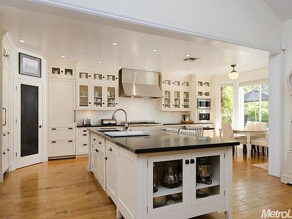 3rd image of 3500 Manzana Ct