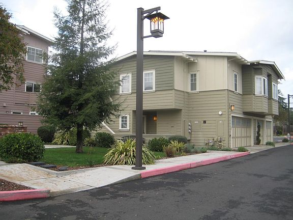 3rd image of 161 Valley Oak Dr