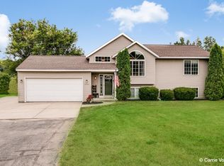 7000 Cedar Highlands Dr NE, Cedar Springs, MI