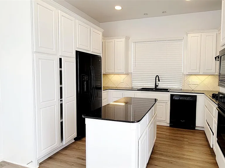 3907 Gaines Ct — Photo 6