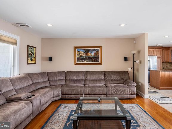 5th image of 4 Clearwater Way