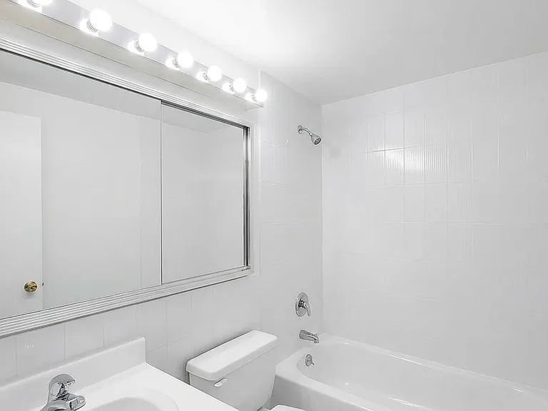 220 E 24th St #8H — Photo 7