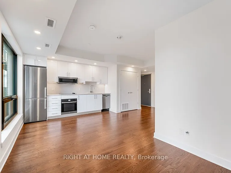 180 George St #1403 — Photo 5