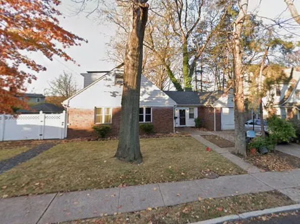 690 Broadway, Staten Island, NY 10310