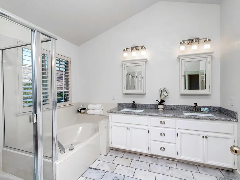 Primary bath dual vanity sinks