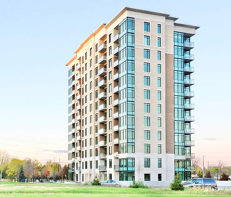 100 Roger Guindon Avenue Ottawa — Photo 1