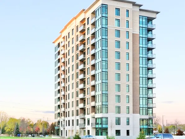 100 Roger Guindon Ave #1204, Ottawa, ON K1G 3Z7