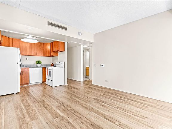 2nd image of 225 Queen St APT 11E