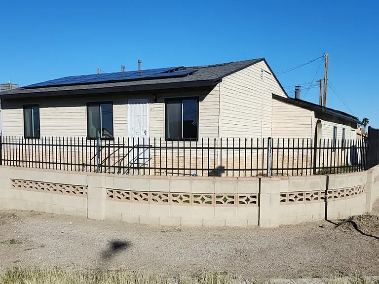 611 Lillian Dr — Photo 1