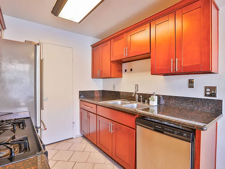 1300 Brentwood Cir #D — Photo 8