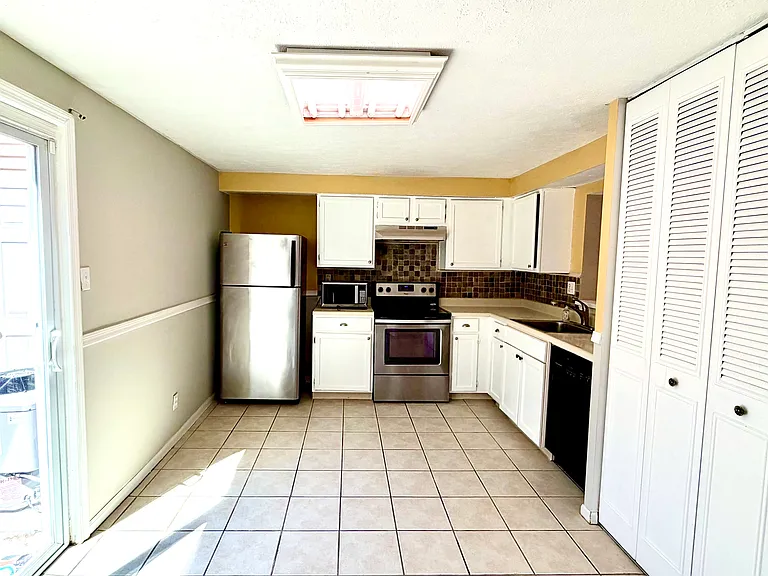 25 Dorchester Cir — Photo 6