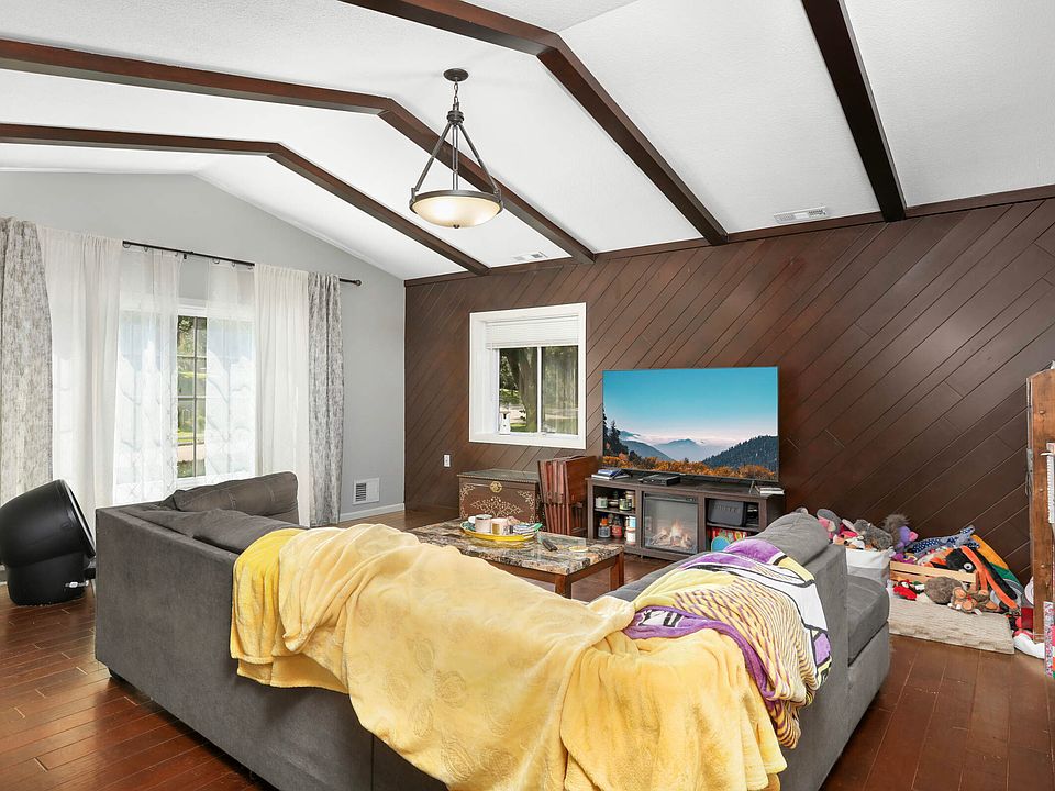 Lofted ceilings with hardwood features in the living room