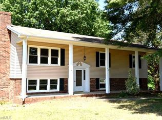 574 Country View Dr, Winston Salem, NC 27107