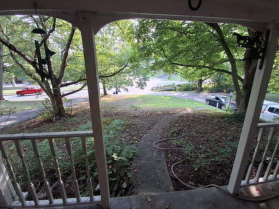 4th image of 521 W Woodland Ave