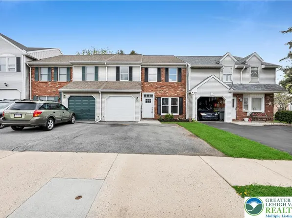 121 Brookfield Dr, Macungie, PA 18062