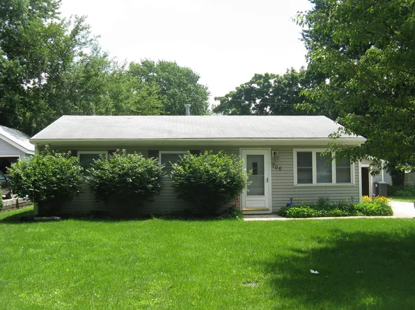 706 N Vorcey St, Tolono, IL 61880