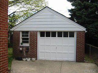 1.5 Car Garage