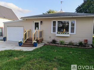 421 2nd Ave E, Coggon, IA 52218