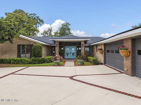 3rd image of 10146 VILLAGE GROVE Drive W