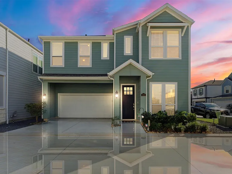 2406 Driftwood Trl — Photo 1