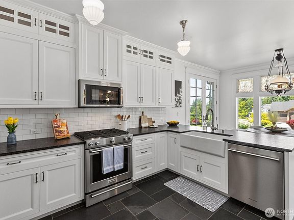 4th image of 31812 19th Drive NW