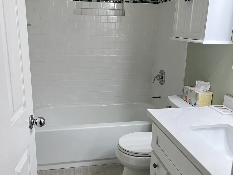 938 Agate St — Photo 16