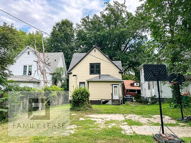 1613 N Edward St — Photo 25