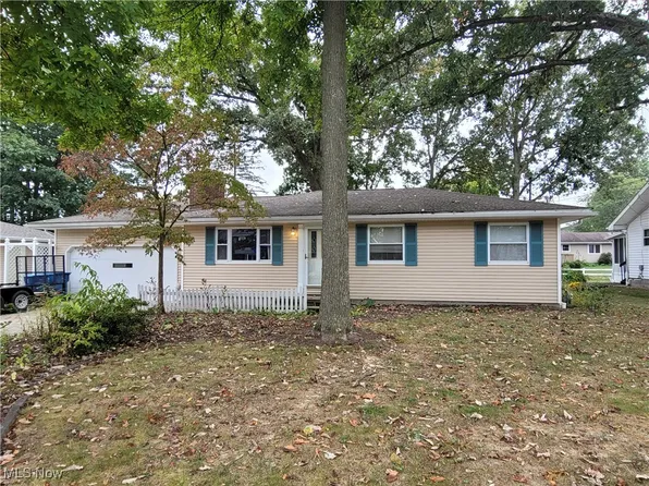 2768 Greenridge Rd, Barberton, OH 44203