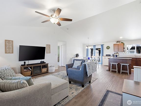 4th image of 1305 W Polo Ridge Drive