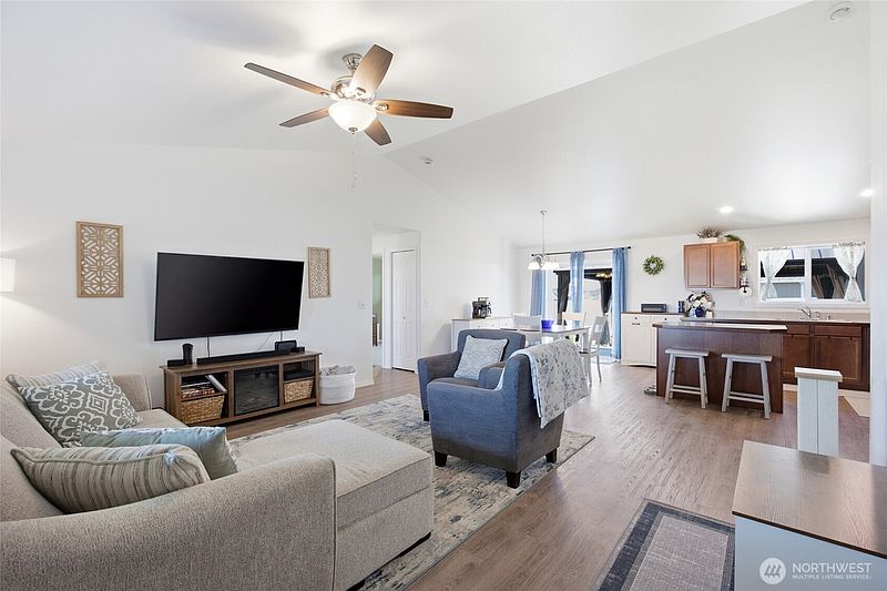 4th image of 1305 W Polo Ridge Drive