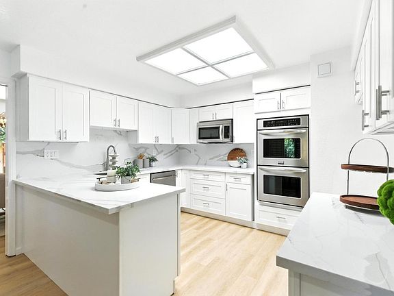 3rd image of 23000 Stonebridge St