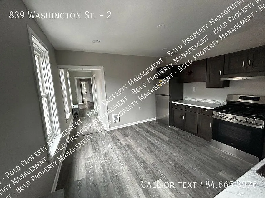 2 Bed 1 Bath newly updated and renovated with private outside deck — Photo 1
