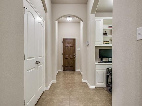 4th image of 901 Kirby Dr