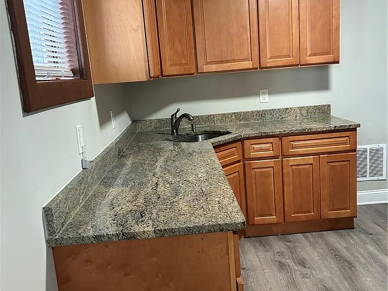 2406 Birch St — Photo 4