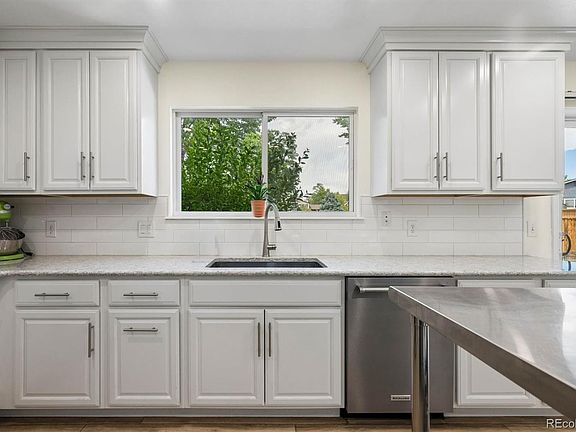 3rd image of 825 Northridge Road