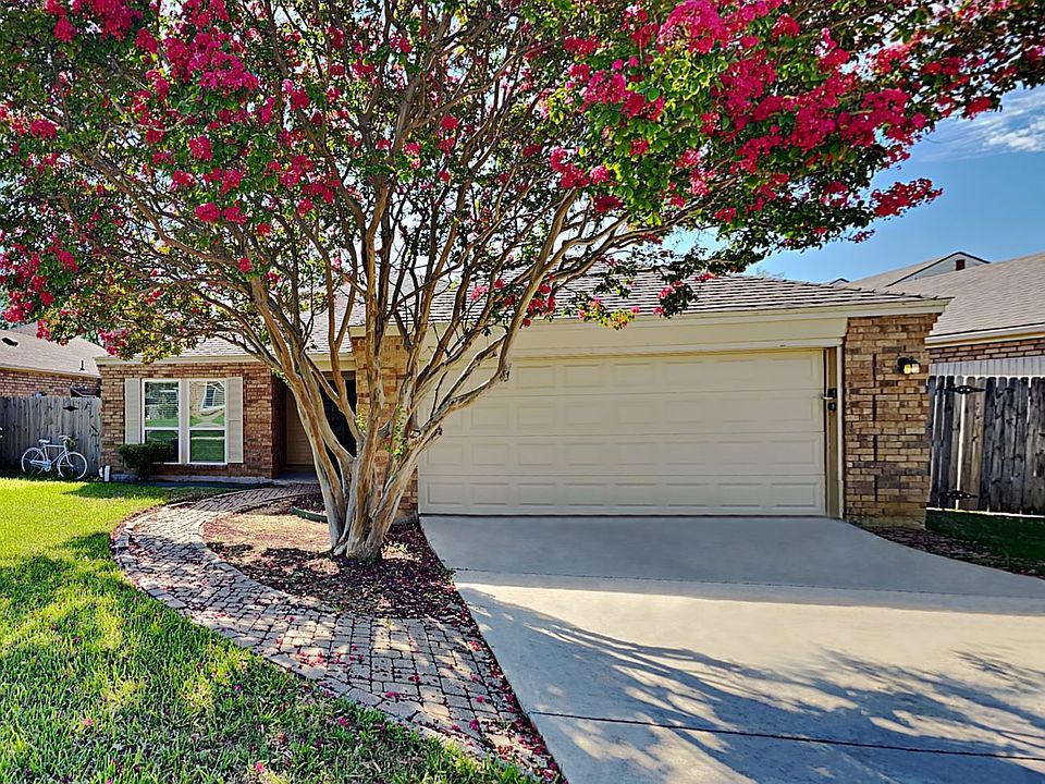 1st image of 909 Country Club Cir