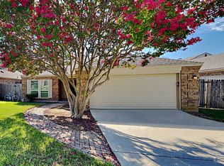 909 Country Club Cir, Grand Prairie, TX 75052