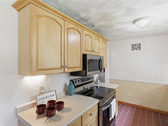 5th image of 3155 Atlantic Ave