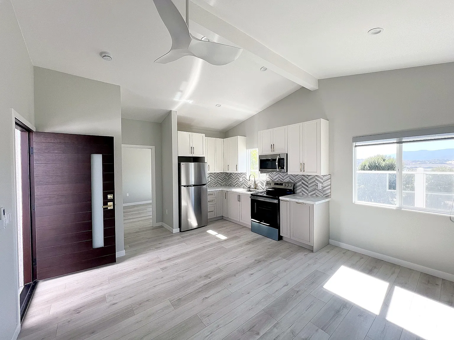1 bed, 499 sqft, $2,100 — Photo 1