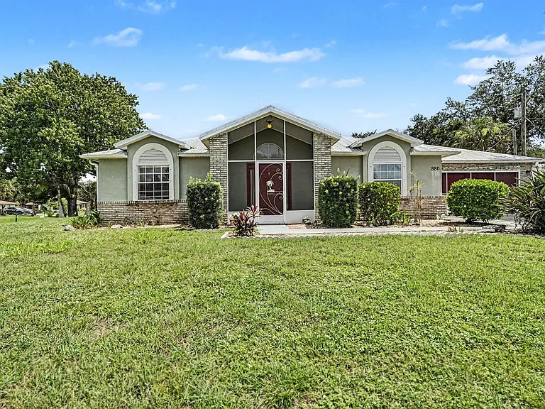 880 Vocelle Ave — Photo 5