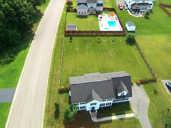 3rd image of 7912 Cobblewood Dr