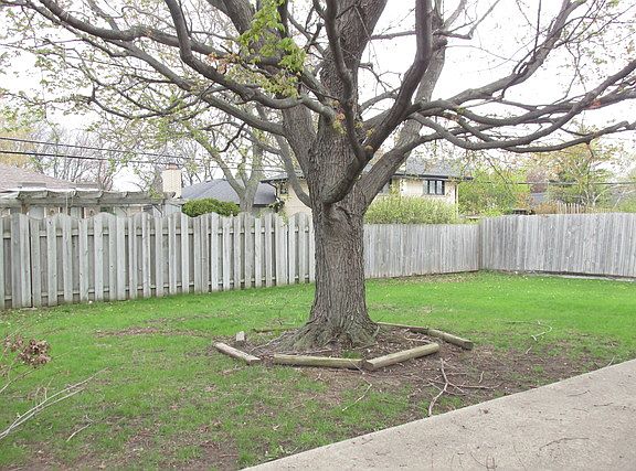 4th image of 17126 University Ave